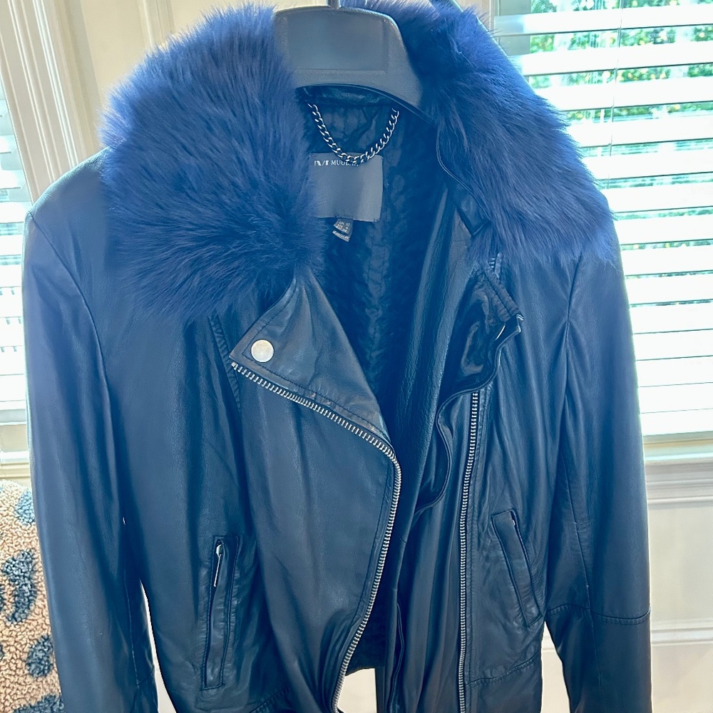 Leather Jacket with faux fur collar SZ 6